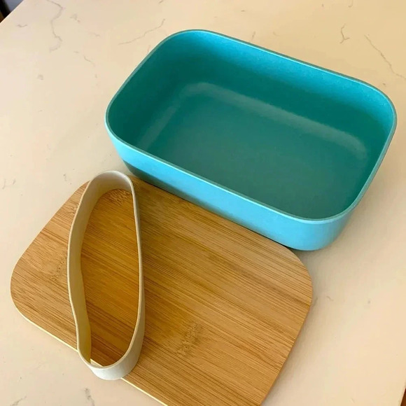 NWT SMALL BAMBOO TOP BLUE MELAMINE BOTTOM BENTO BOX WITH ELASTIC CLOSURE - Picture 4 of 5